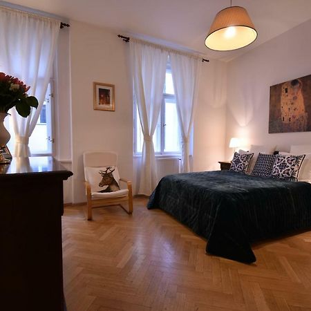 דירות פראג Cozy Flat By The Astronomical Clock מראה חיצוני תמונה